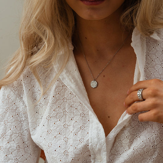 Hammered ronde ketting zilverkleurig - Josephine Nord