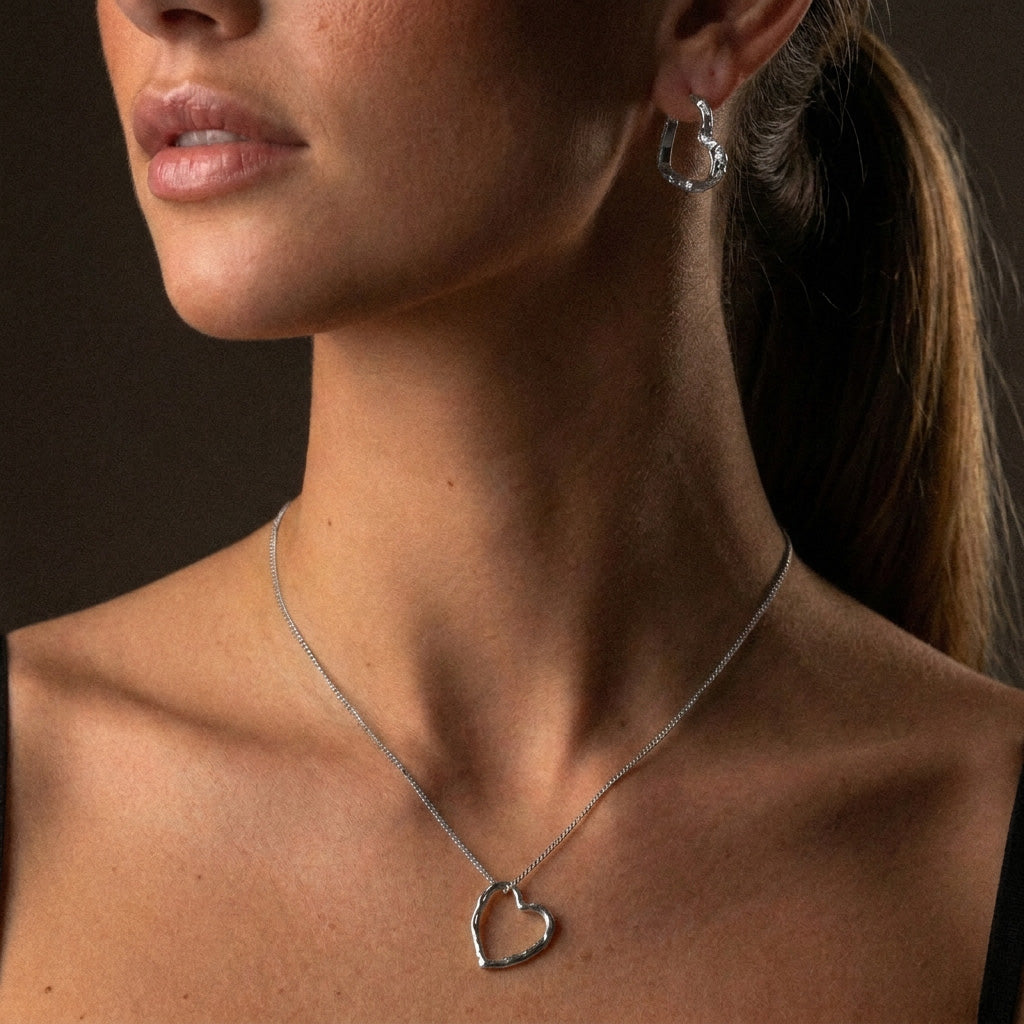 Lava Heart Ketting + Lava Heart Hoops Oorbellen Zilverkleurig