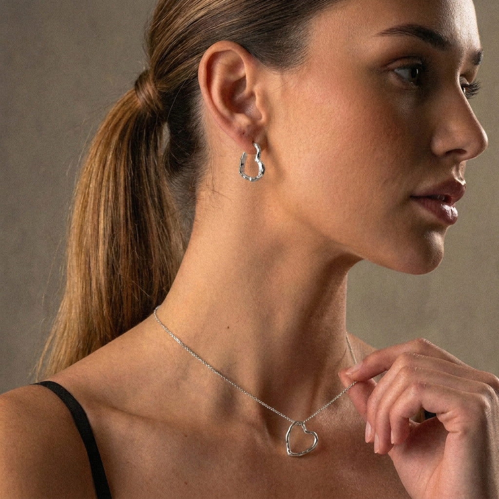 Lava Heart Ketting + Lava Heart Hoops Oorbellen Zilverkleurig