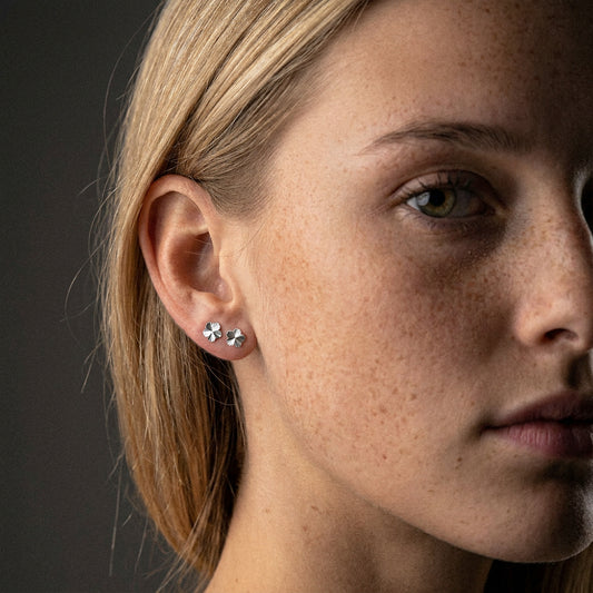 Sunset Flower Studs Oorbellen Zilverkleurig