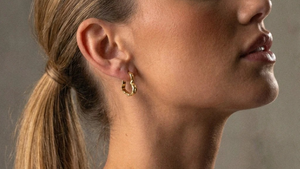Lava Heart Hoops: hangende hartjesoorbellen die lengte geven