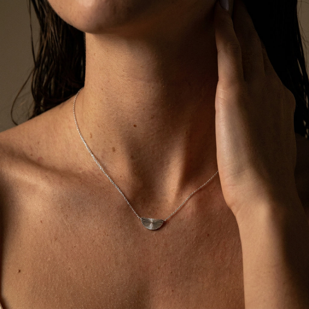 Sunset Half Circle Ketting Zilverkleurig