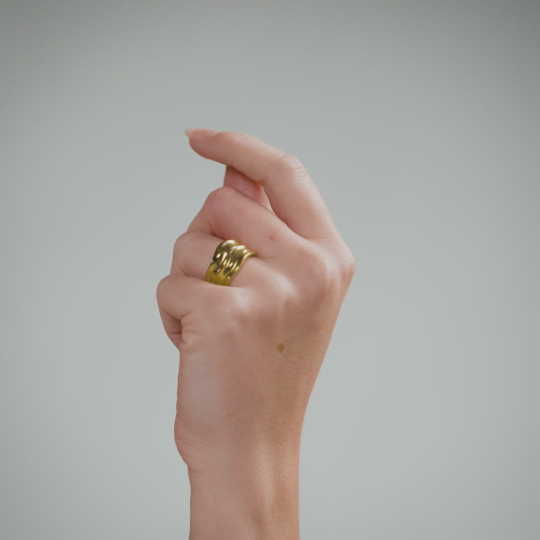 Wide Hammered Band Ring 18K Goldplated - video
