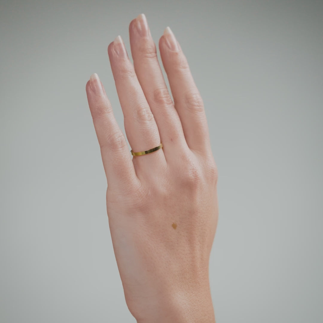 Flat Band Ring 18K Goldplated 2 mm - video